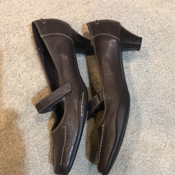 Aerosoles Relatch Velcro Closure Leather Upper Mary Jane 2 inch Heel Shoes-Sz 8 - Picture 5 of 10
